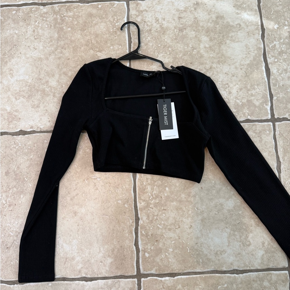 Tiger Mist Black Long Sleeve Crop Top. Women’s size medium.